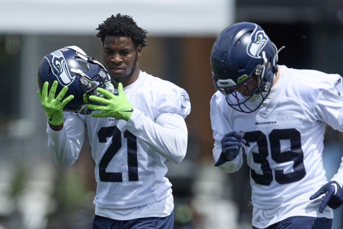 Marshawn Lynch returns to Seahawks training camp - Niners Nation