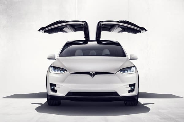 TESLA Model X終於登場！新車主交車要等到2016下半年