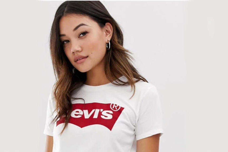 Das Levi's-Shirt gibt es aktuell für unschlagbare 14,62 Euro! (Bild: Asos.com)