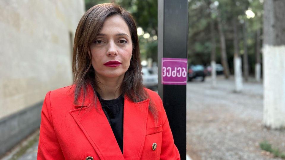 Tamuna Museridze creó un grupo en Facebook para ayudar a las personas que buscan a sus hijos, hermanos y padres biológicos. (BBC)