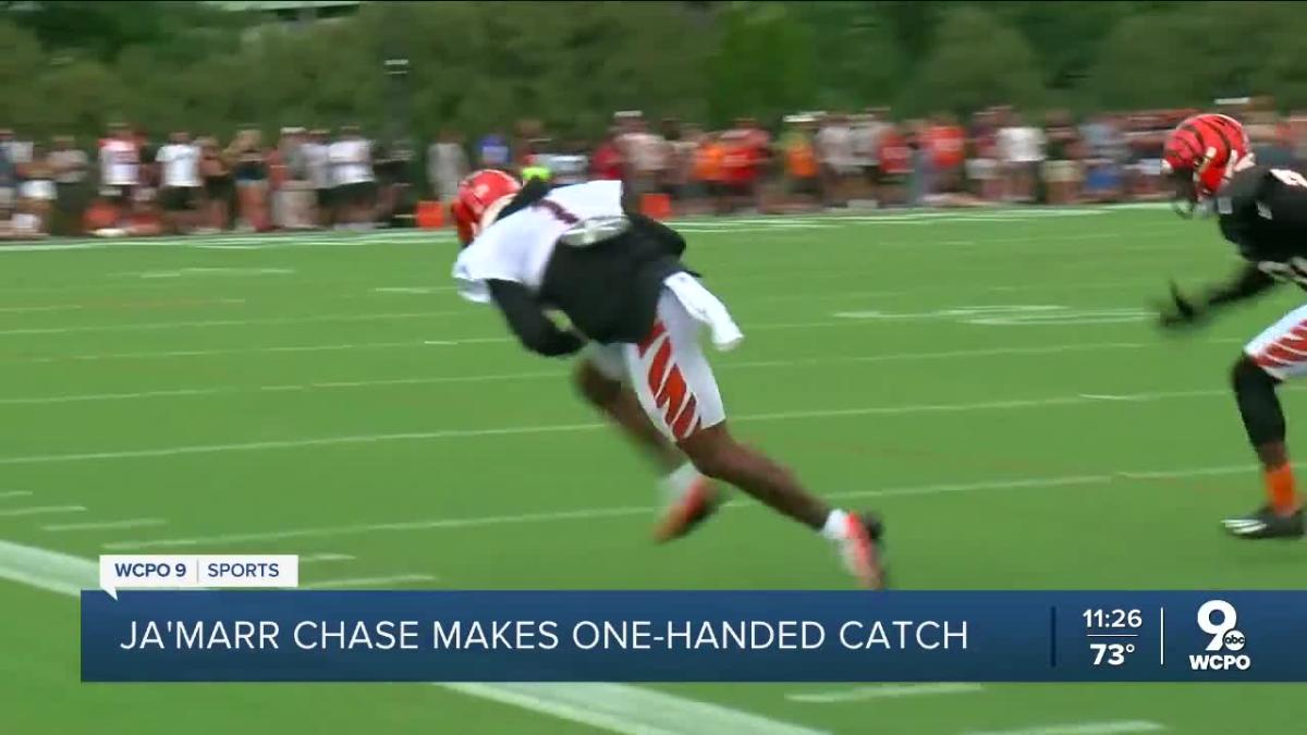 Cincinnati Bengals WR Ja'Marr Chase Makes Amazing One-Handed Catch