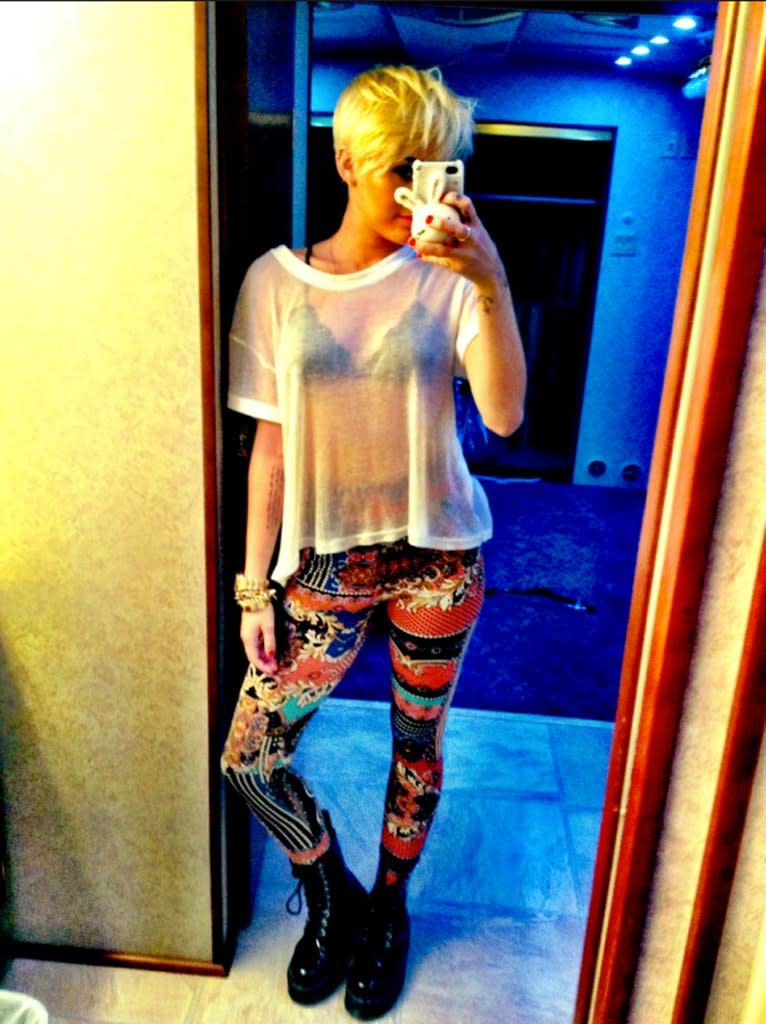 MileyCyrus-3Twitter081712-jpg