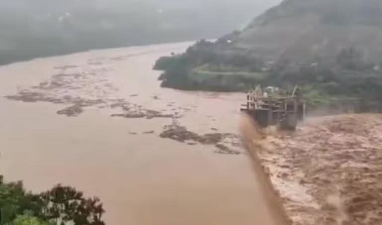 La represa 14 de julio colapsó este jueves