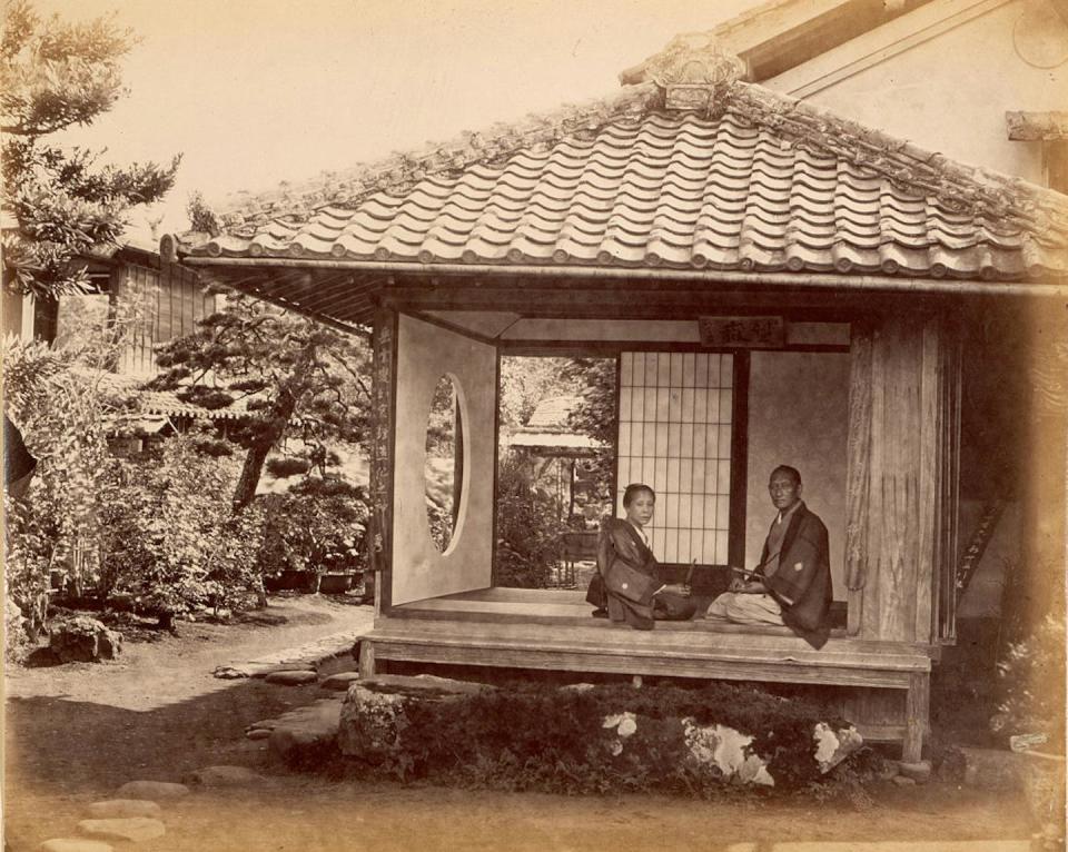 A Japanese couple in a 19th-century tearoom. <a href="https://www.gettyimages.com/detail/news-photo/japanese-couple-in-teahouse-news-photo/534244298?adppopup=true" rel="nofollow noopener" target="_blank" data-ylk="slk:Historical Picture Archive/Corbis Historical via Getty Images;elm:context_link;itc:0;sec:content-canvas" class="link ">Historical Picture Archive/Corbis Historical via Getty Images</a>