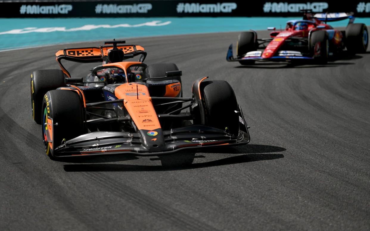 The McLaren of Oscar Piastri on track