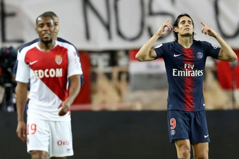 Edinson Cavani (R) celebrates after scoring one of his goals in Paris Saint-Germain's 4-0 win over Thierry Henry's Monaco