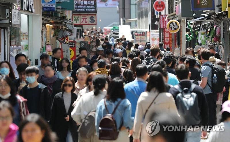 韓國疫情也大解禁啦！6月起只剩大醫院戴口罩，確診者不再強制隔離。（翻自《韓聯社》）