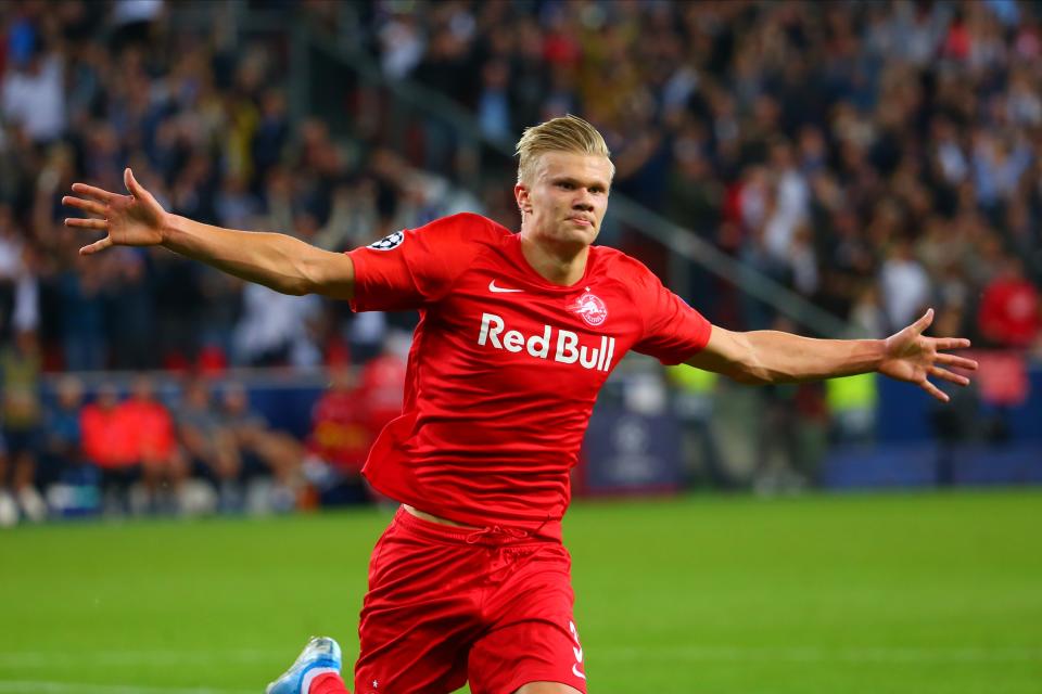 SALZBURG, AUSTRIA - SEPTEMBER 17: Erling Haaland of Salzburg celebrates after scoring during the UEFA Champions League match between RB Salzburg and KRC Genk at Red Bull Arena on September 17, 2019 in Salzburg, Austria. (Photo by David Geieregger/SEPA.Media /Getty Images)