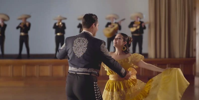 Mariachi Garibaldi y bailarines. YouTube