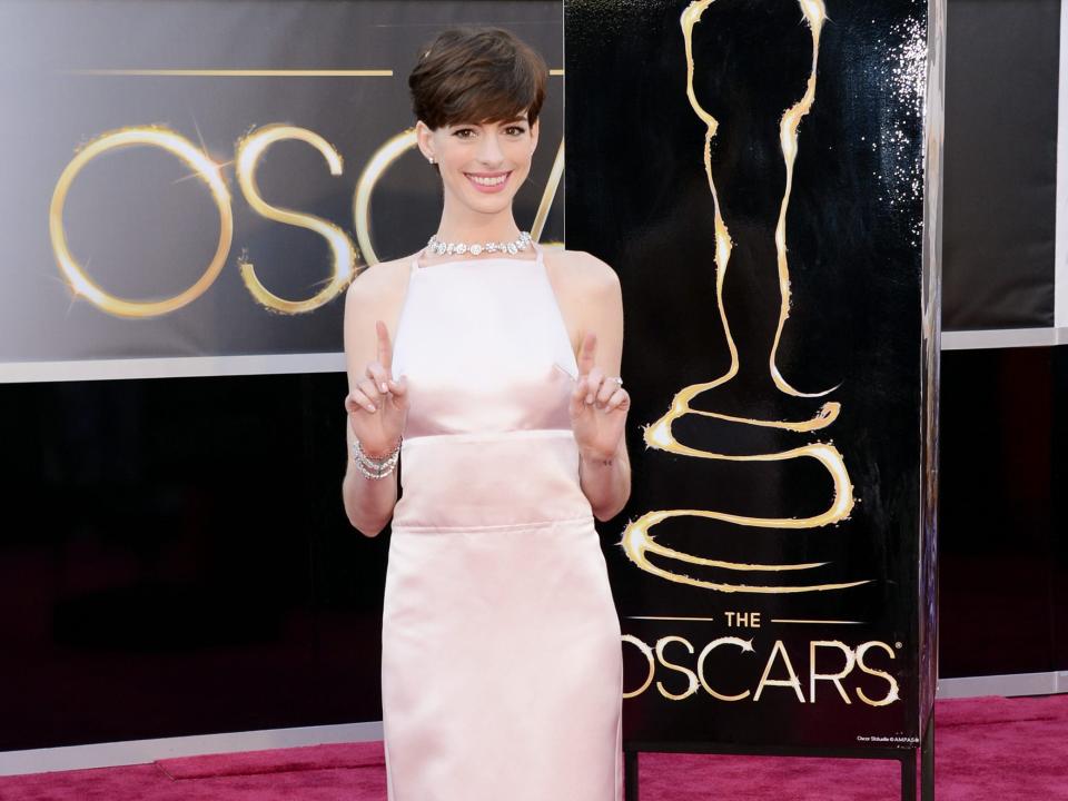 anne hathaway Oscars 2013