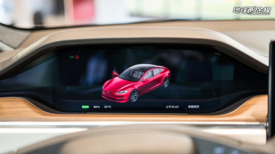 Model S／Model X車系擁有實體儀表板。(攝影/ 劉家岳)