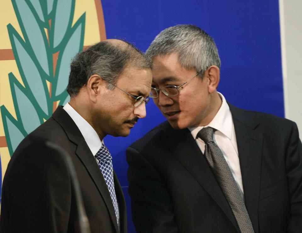 Malik Ellahi (L), political adviser to the Organisation for the Prohibition of Chemical Weapons (OPCW) Director General Ahmet Uzumcu, talks to Wang Jun, OPCW's external relations director and team leader, during a news conference in The Hague, October 9, 2013. Syrian officials have been constructive and cooperative in the early stages of the programme to destroy Syria's chemical weapons arsenal, the head of the Hague-based global chemical weapons watchdog said on Wednesday. Uzumcu, director general of the Organisation for the Prohibition of Chemical Weapons, said that experts aimed to visit 20 sites in the coming days and weeks, and could eliminate Syria's chemical weapons by mid-2014 if they won support from all sides to the conflict. (REUTERS/Toussaint Kluiters/United Photos)