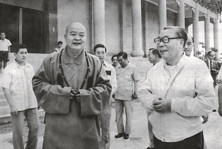 故總統蔣經國曾四度來訪佛光山，圖為1978年參觀大悲殿。   圖：佛光山提供