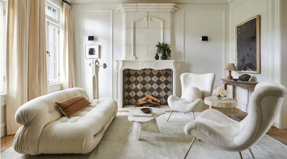 <p>Jeremiah Brent Design, Courtesy of 1stDibs</p><ul><li>The most iconic seating design style continues to catch the eye of designers, especially in the US. This includes <strong>Eames Chairs, Vladimir Kagan Serpentine Sofas, and Hans Wegner Wishbone Chairs</strong> and similar furniture pieces.</li><li>While those furniture trends still top the charts, the next three in line — <strong>Mies van der Rohe Barcelona Chairs, De Sede DS-600 'Snake’ Sofas and Afra and Tobia Scarpa Soriana Seating</strong> <strong>— have all increased in popularity</strong> from the previous year. Be on the lookout for curvy furniture and sculptural furniture.</li><li>Lighting trends include <strong>Murano Glass Pendants and Chandeliers, the Noguchi Akari Lamp, the Venini-Style Mushroom Lamp, and the Ingo Maurer White Paper Lamp</strong>. Expect all to remain credited as <strong>iconic styles</strong>.</li></ul>