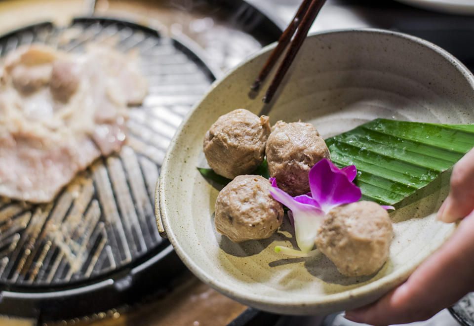 銅鑼灣美食︱全港唯一「泰豬鍋」專門店 又滾又燒 必叫泰式豬梅花肉