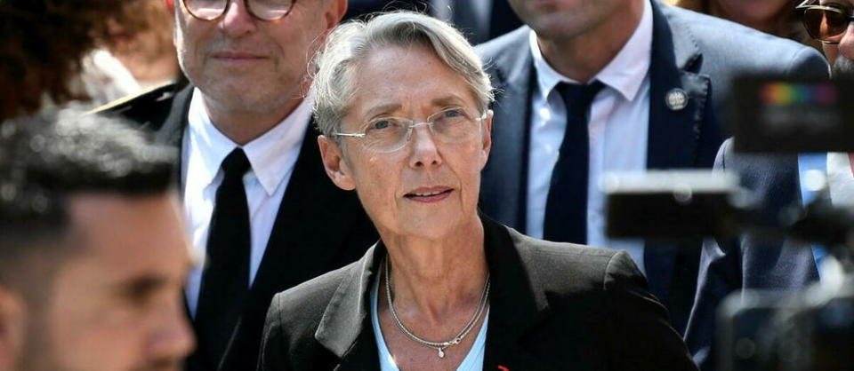 Élisabeth Borne lors de son premier déplacement en tant que Première ministre aux Mureaux, le 19 mai 2022.
