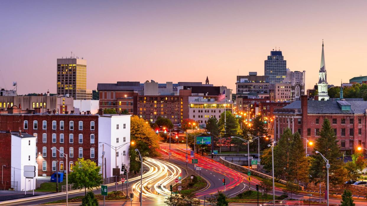 Worcester, Massachusetts, USA Skyline at rush hour.