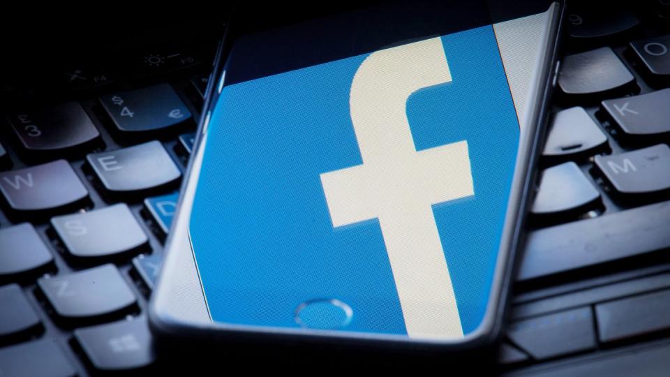 Facebook hatte vor zwei Wochen mitgeteilt, dass unbekannte Angreifer sich durch den Diebstahl digitaler Schlüssel Zugang zu Dutzenden Millionen Profilen verschafft hatten. Foto: Dominic Lipinski/PA Wire