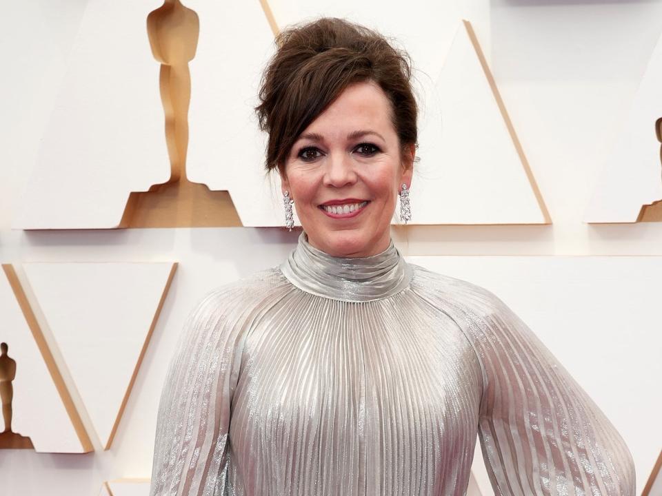 olivia colman at the 2022 oscars