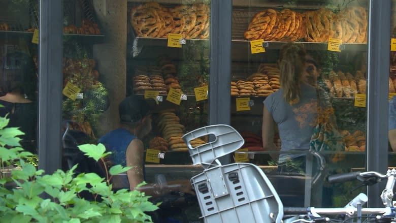 Mile End bakery offers free terrasse to the public