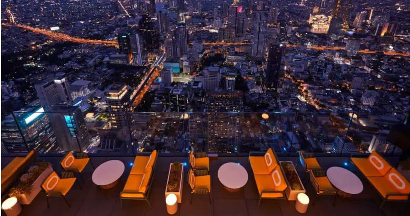 位於曼谷王權大京都大廈78樓的Sky Beach，是泰國最高的空中酒吧。（圖／Klook提供）