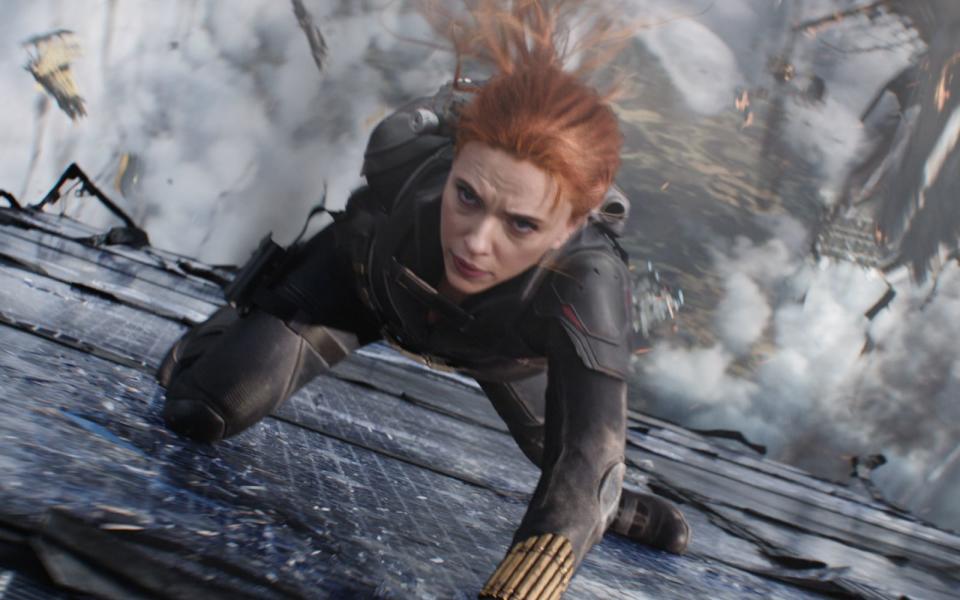 Scarlett Johansson kann ihre Figur Natasha Romanoff endlich vom übersexualisierten Image befreien. (Bild: Disney / Marvel Studios 2021)