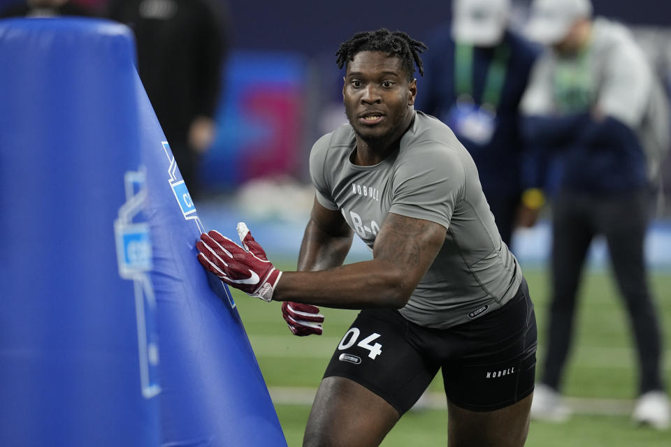 Alabama linebacker Chris Braswell runs a drill at the NFL football scouting combine, Thursday, Feb. 29, 2024, in Indianapolis. (AP Photo/Darron Cummings)