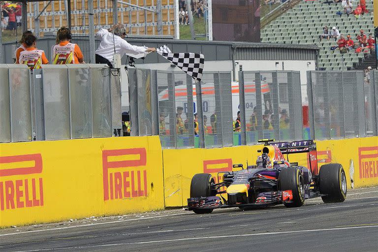 Bandera a cuadros para Ricciardo, que ganó su segunda carrera del año