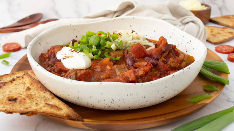 meat chili in bowl