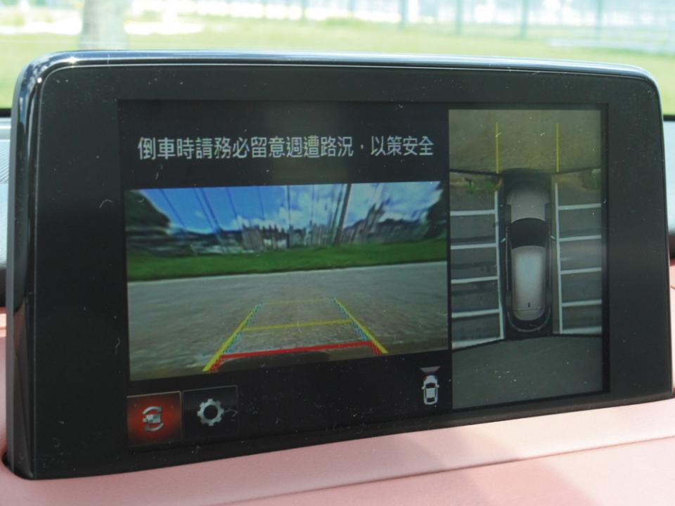 CX-9在SKY-G 2WD旗艦型以上標配360度環景輔助系統。