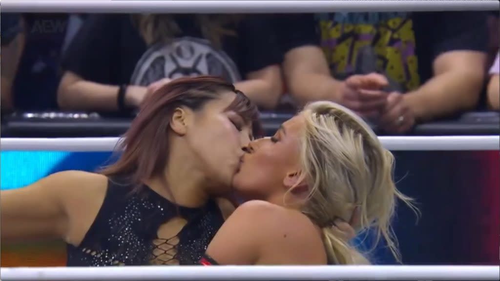 Mina Shirakawa kissing Mariah May AEW Dynamite