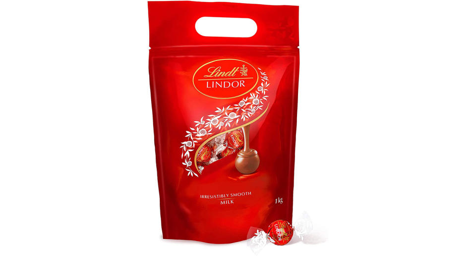 Lindt Lindor 1kg milk chocolate truffles bag