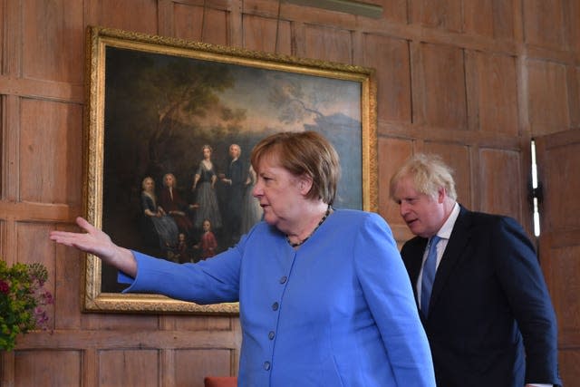 Le Premier ministre Boris Johnson a ensuite accueilli la chancelière allemande Angela Merkel à Checkers (Stefan Rousseau/PA)