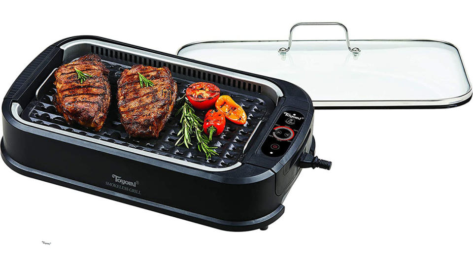 Toyomi BBQ 2002 Electric Smokeless Grill. (Photo: Amazon SG)