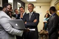 <p>24. April 2012: Obama und Jimmy Fallon werden für die "Slow Jam the News"-Session backstage gebrieft, bevor die Show in der Memorial Hall der University of North Carolina at Chapel Hill aufgezeichnet wird. </p>