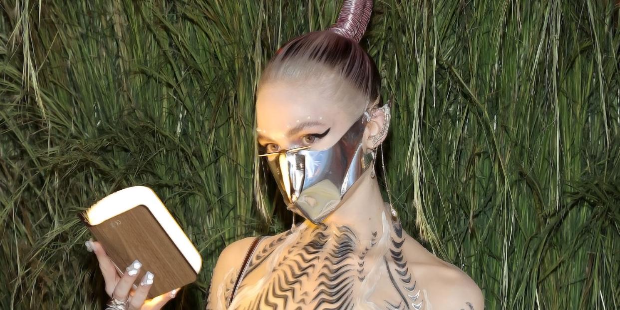 A picture of Grimes at the 2021 Met Gala