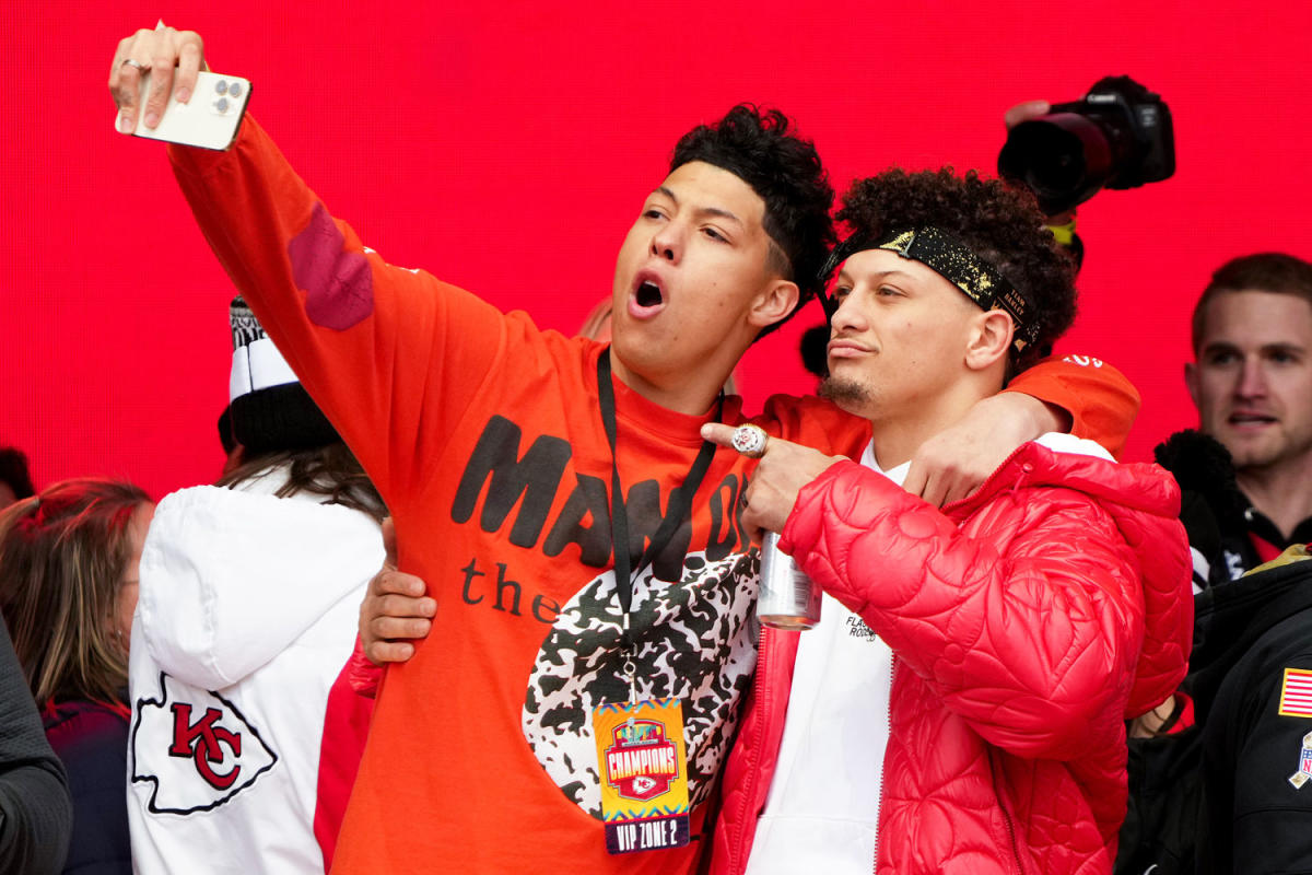 Patrick Mahomes' Mom Randi and Sister Mia Support Him at NFL Honors