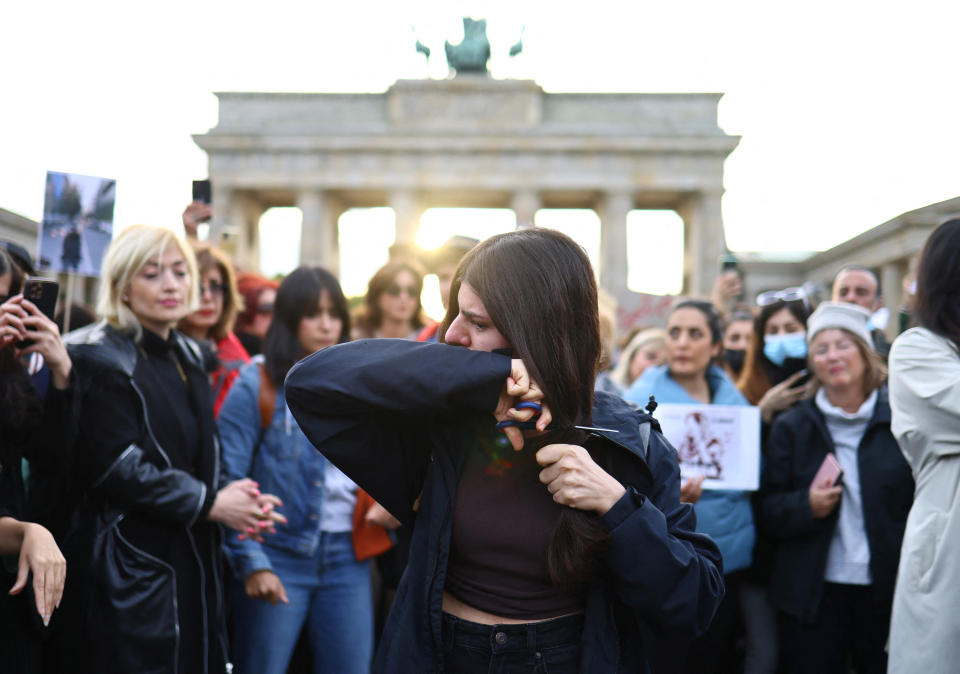 <p>Estas protestas son las más importantes en Irán desde hace varios años y el régimen las está reprimiendo con dureza. Ya son varias las víctimas mortales. (REUTERS/Christian Mang)</p> 