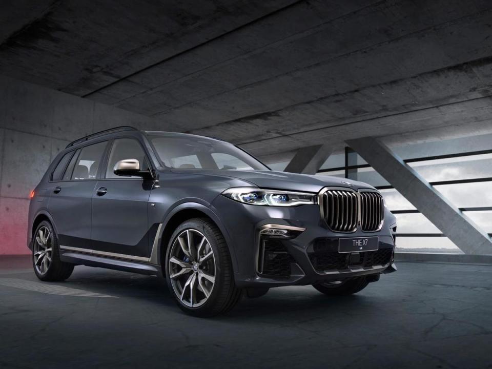 全新BMW X7 M50i同時將奢華與性能完美呈現，再次引領豪華性能車款級距。