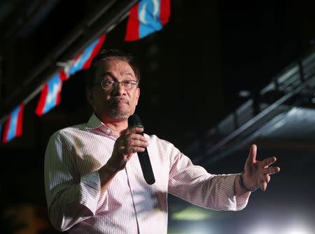 Malaysia's opposition leader Anwar Ibrahim speaks at a rally on the eve of the verdict in his final appeal against a conviction for sodomy in Kuala Lumpur, February 9, 2015. REUTERS/Olivia Harris