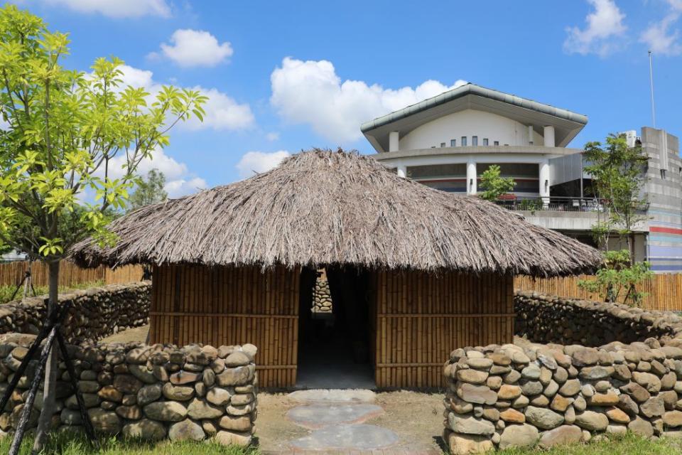 鄒族逐鹿文創園區歡慶落成，開箱試營運。　（記者湯朝村攝）