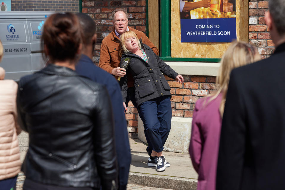 FROM ITV

STRICT EMBARGO - No Use Before 0001hrs Friday 13th. October 2023

Coronation Street - Ep 1108384

Friday 13th October 2023

Sarah and Jenny find themselves in danger as Stephen resorts to more violence in his desperate bid to escape justice.

Picture contact - David.crook@itv.com

This photograph is (C) ITV and can only be reproduced for editorial purposes directly in connection with the programme or event mentioned above, or ITV plc. This photograph must not be manipulated [excluding basic cropping] in a manner which alters the visual appearance of the person photographed deemed detrimental or inappropriate by ITV plc Picture Desk. This photograph must not be syndicated to any other company, publication or website, or permanently archived, without the express written permission of ITV Picture Desk. Full Terms and conditions are available on the website www.itv.com/presscentre/itvpictures/terms
