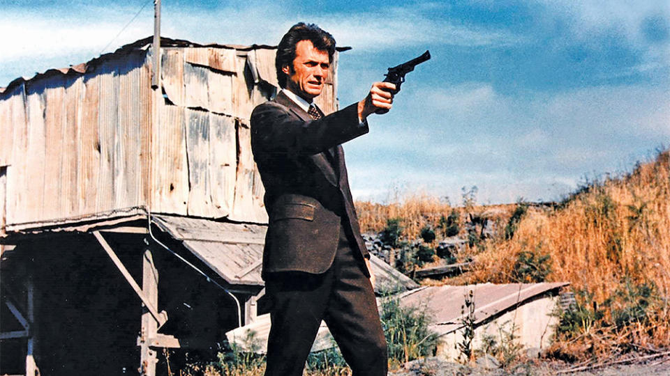 TITLE: DIRTY HARRY • PERS: EASTWOOD, CLINT • YEAR: 1971 • DIR: SIEGEL, DON • REF: DIR005DT • CREDIT: [ THE KOBAL COLLECTION / WARNER BROS ]