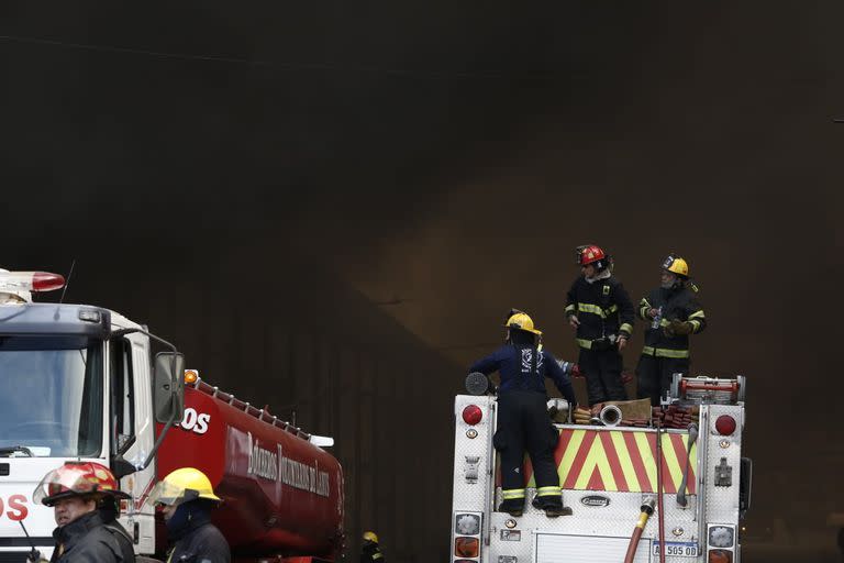 Incendio en un predio fabril en Avellaneda