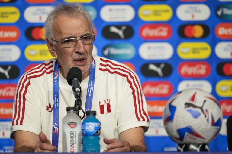 Jorge Fossati, entrenador de la selección peruana