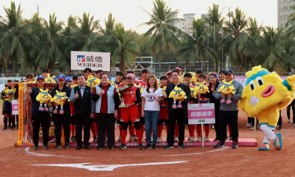  國女組甲級投縣埔里五局下打破僵局，以3比1勝北市北投重新登上國女組后座。高中體總提供