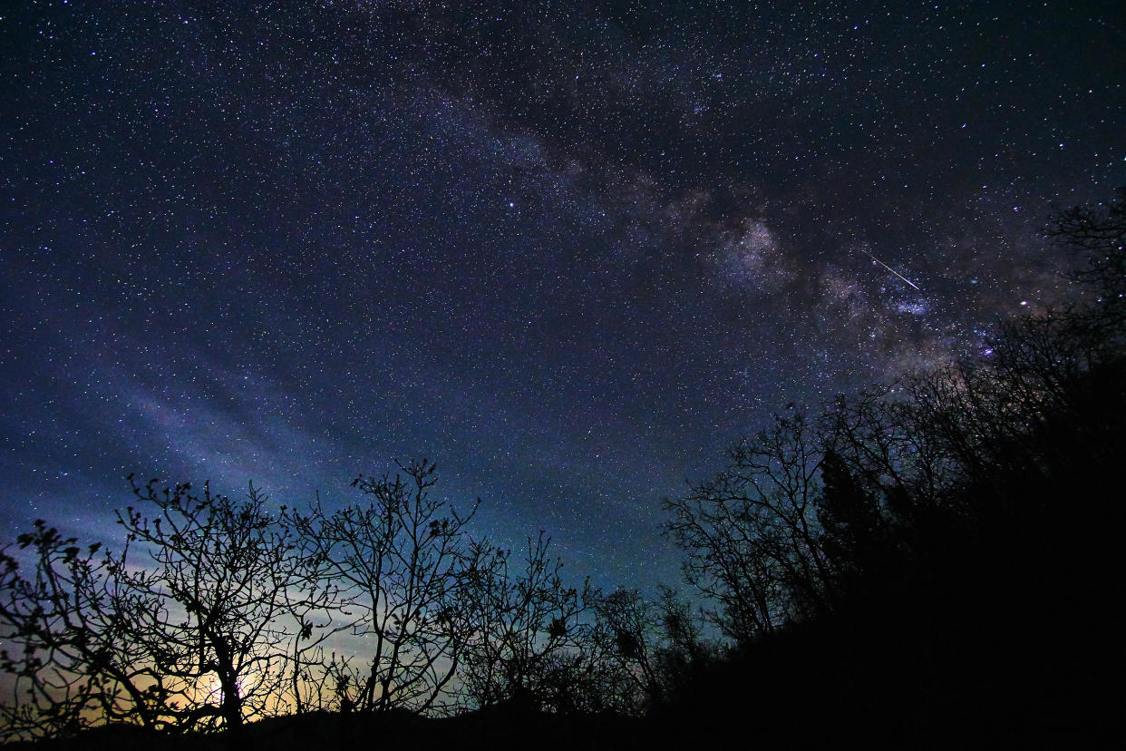 A meteor from the Lyrids meteor shower crossing the milky way. Single exposure.