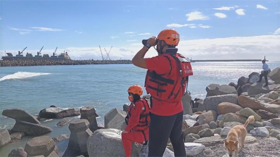 高中生花蓮北濱公園海邊戲水被浪捲　家屬狂喊：快回來