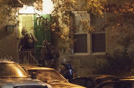 Authorities enter an apartment building in Stamford, Connecticut October 4, 2013. REUTERS/ Michelle McLoughlin