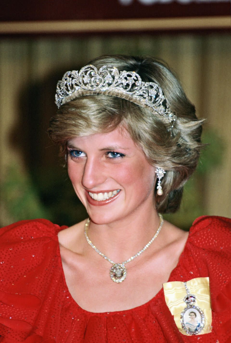 Princess Diana was known to style the brooch as a necklace, by removing the emerald pendant. Photo: Getty Images